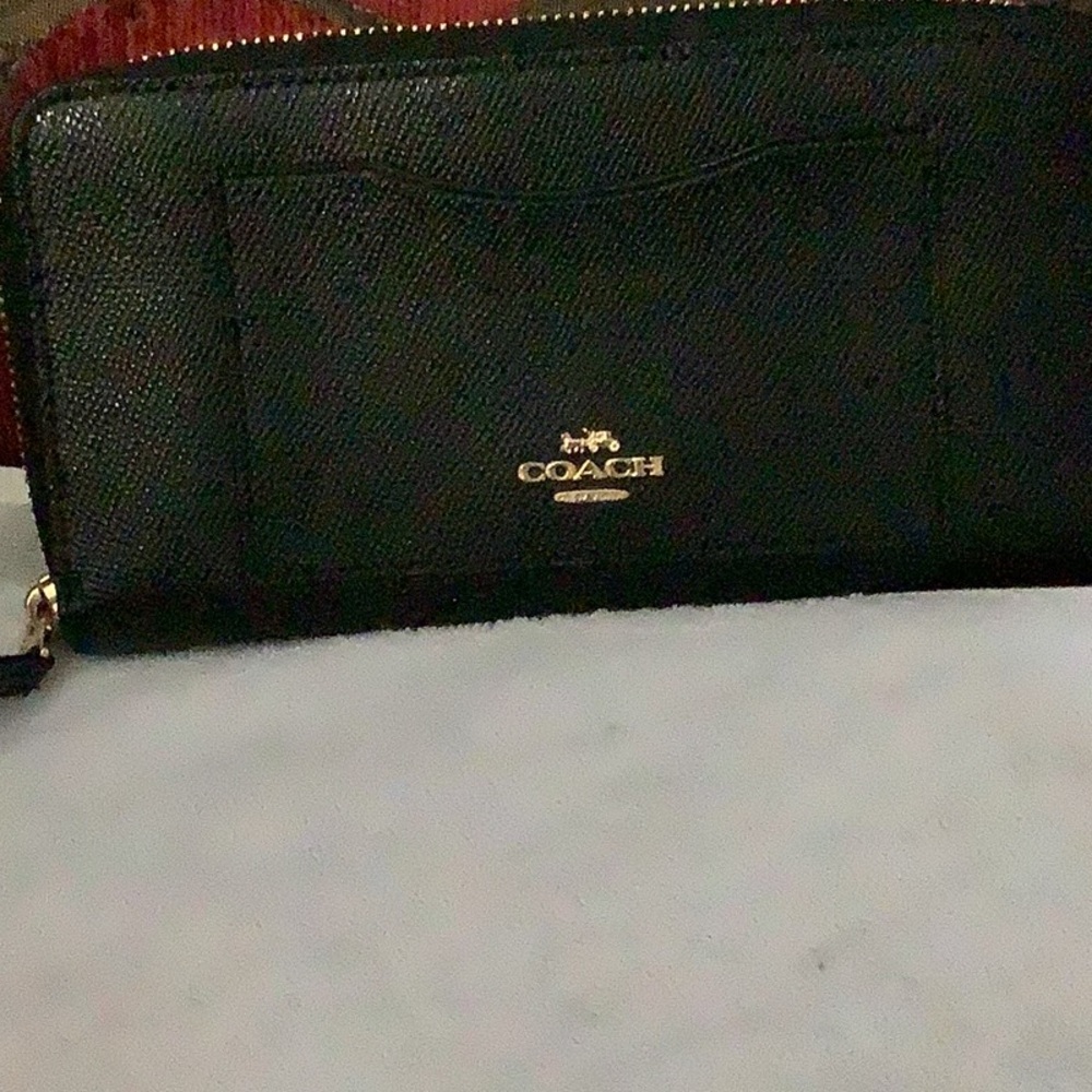 Coach wallet gild trim